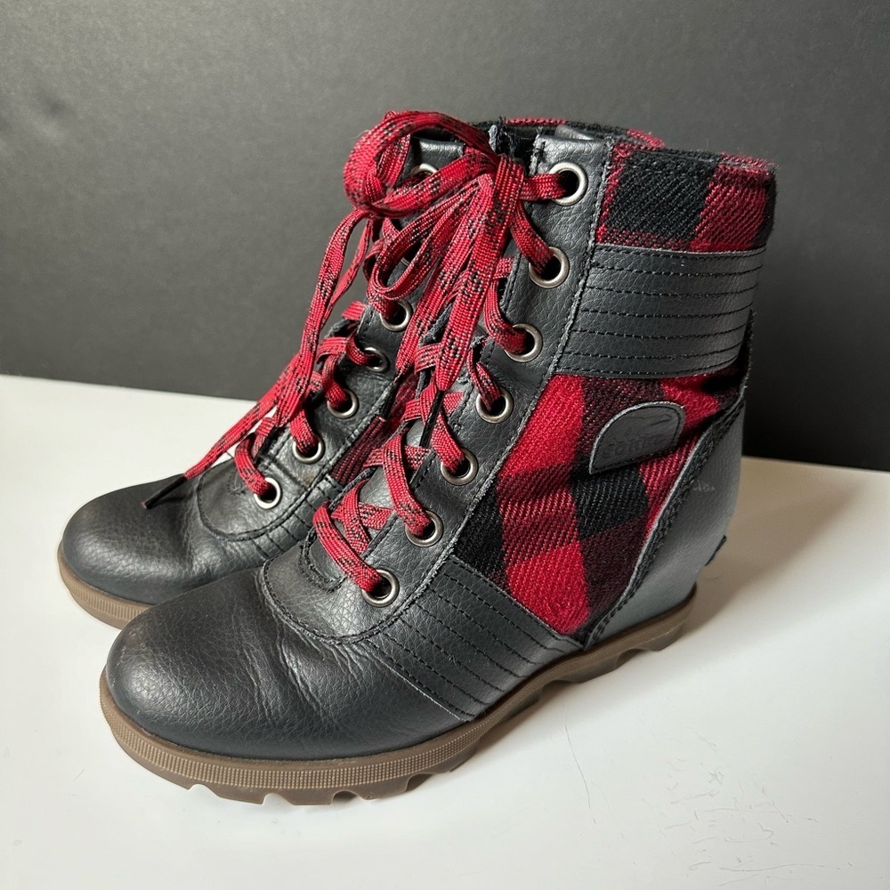 Sorel lexie wedge boots red plaid